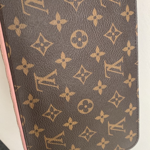 barley used beautiful Louis Vuitton hand bag - Picture 3 of 11